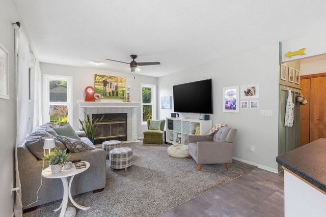 4367 Winston Place, Bettendorf, IA 52722
