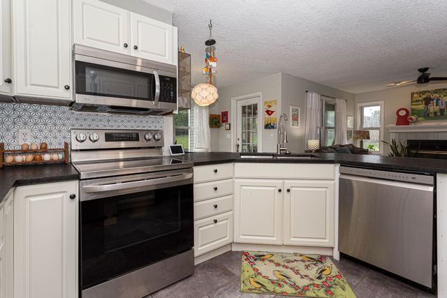 4367 Winston Place, Bettendorf, IA 52722