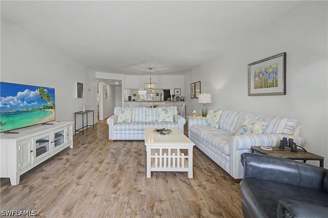 7065 Dennis CIR F103, Naples, FL 34104