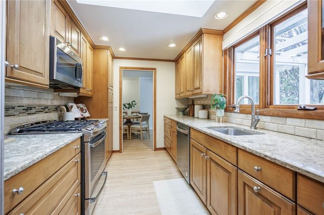 2 Hilltop Drive, Pittsford, NY 14534