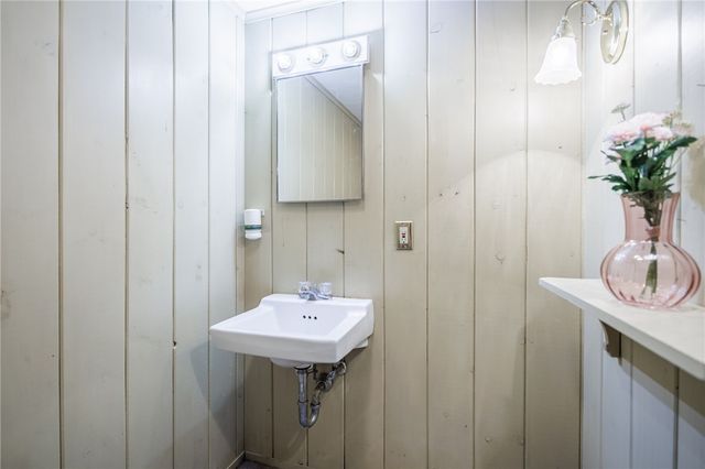 2 Hilltop Drive, Pittsford, NY 14534