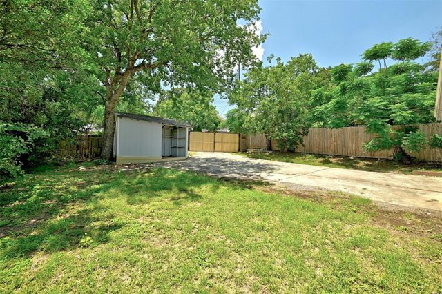 1200 Walnut Ave, Austin, TX 78702