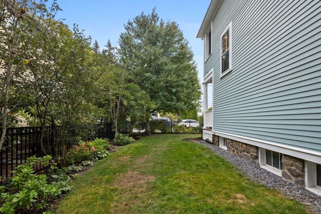 66 Belknap St, Concord, MA 01742