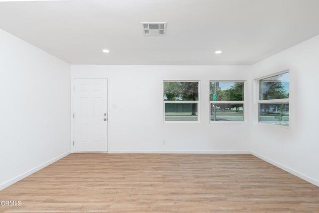 2907 Truxtun Avenue, Bakersfield, CA 93301