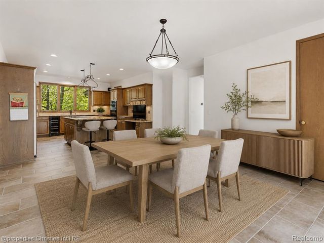 1743 Beechwood Way, Bloomfield Hills, MI 48302