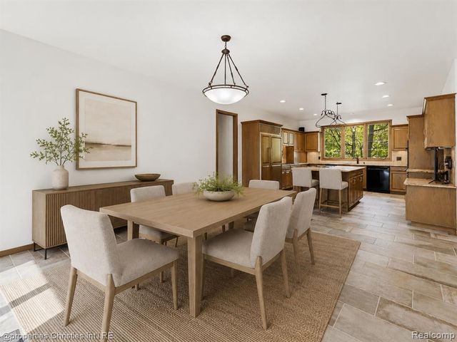 1743 Beechwood Way, Bloomfield Hills, MI 48302