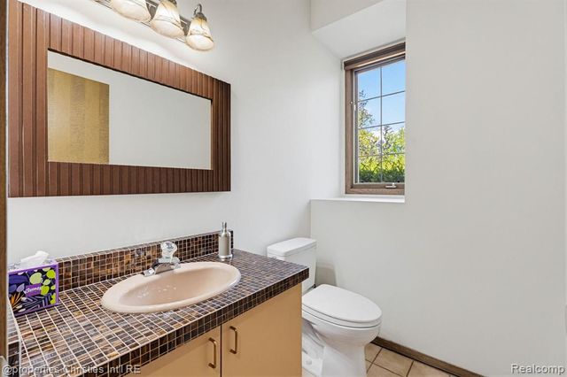 1743 Beechwood Way, Bloomfield Hills, MI 48302