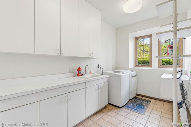 1743 Beechwood Way, Bloomfield Hills, MI 48302