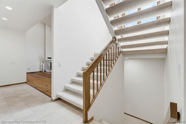 1743 Beechwood Way, Bloomfield Hills, MI 48302