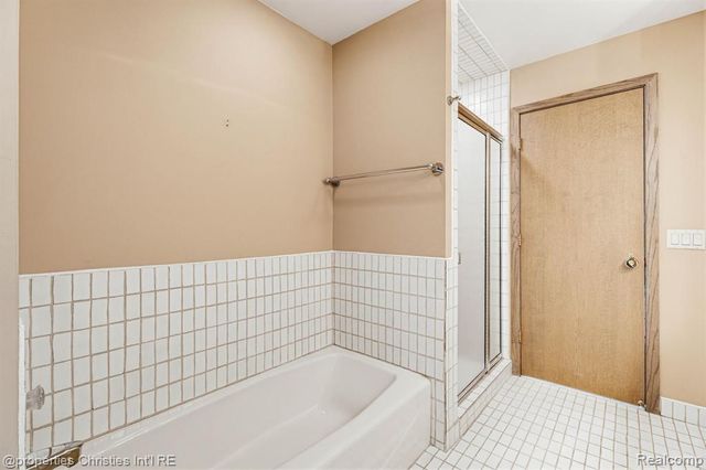 1743 Beechwood Way, Bloomfield Hills, MI 48302