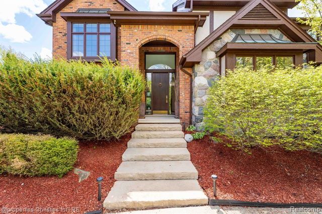 1743 Beechwood Way, Bloomfield Hills, MI 48302