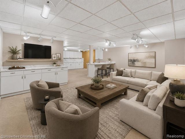 1743 Beechwood Way, Bloomfield Hills, MI 48302
