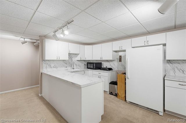 1743 Beechwood Way, Bloomfield Hills, MI 48302