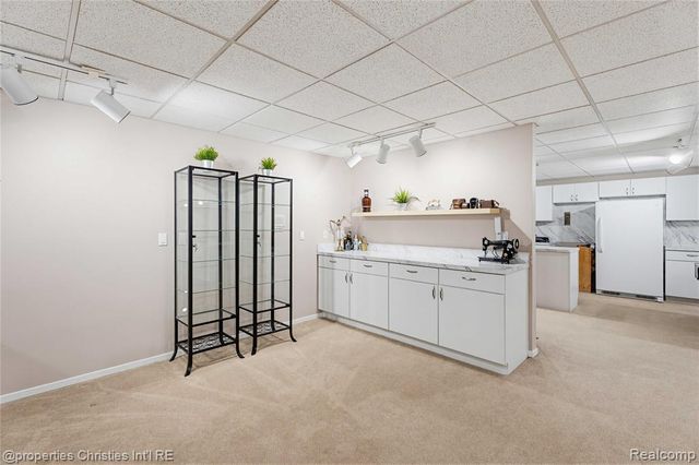 1743 Beechwood Way, Bloomfield Hills, MI 48302