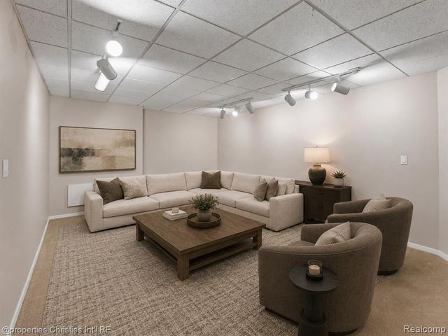 1743 Beechwood Way, Bloomfield Hills, MI 48302