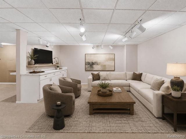 1743 Beechwood Way, Bloomfield Hills, MI 48302
