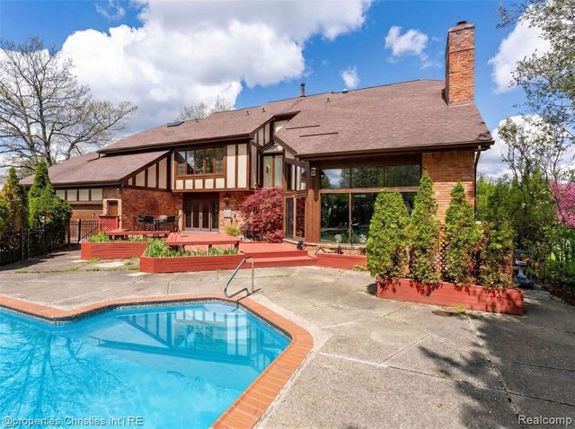 1743 Beechwood Way, Bloomfield Hills, MI 48302