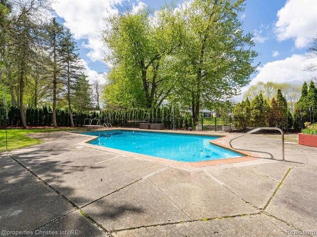 1743 Beechwood Way, Bloomfield Hills, MI 48302