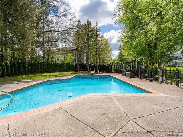 1743 Beechwood Way, Bloomfield Hills, MI 48302