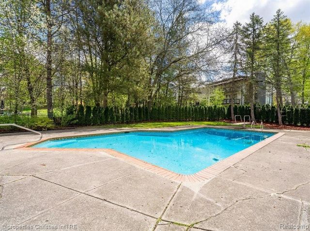 1743 Beechwood Way, Bloomfield Hills, MI 48302
