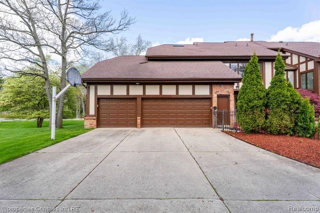 1743 Beechwood Way, Bloomfield Hills, MI 48302