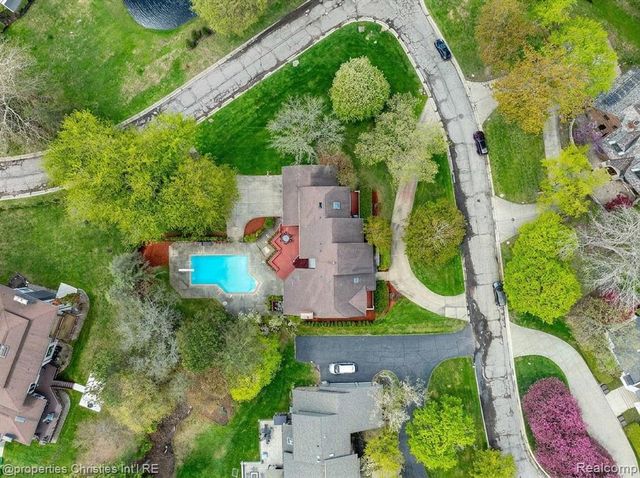 1743 Beechwood Way, Bloomfield Hills, MI 48302