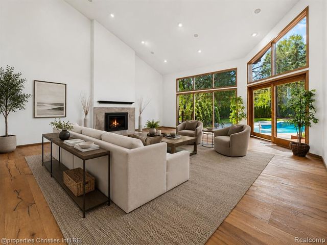 1743 Beechwood Way, Bloomfield Hills, MI 48302