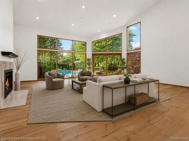 1743 Beechwood Way, Bloomfield Hills, MI 48302