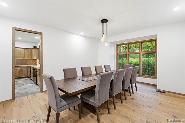 1743 Beechwood Way, Bloomfield Hills, MI 48302