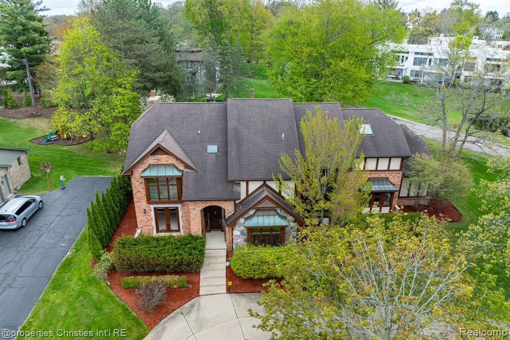 1743 Beechwood Way, Bloomfield Hills, MI 48302