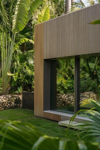 195 Via Marina, Palm Beach, FL 33480