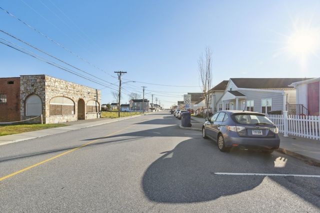 47 Hartford Avenue, Old Lyme, CT 06371