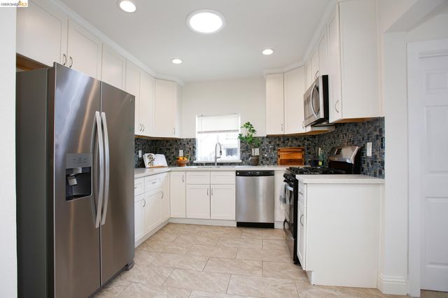 1068 82nd Avenue, Oakland, CA 94621