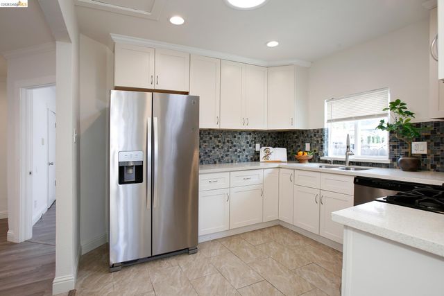 1068 82nd Avenue, Oakland, CA 94621