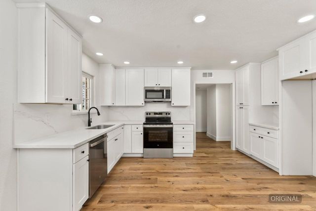 211 E Yorkshire Dr, Stockton, CA 95207