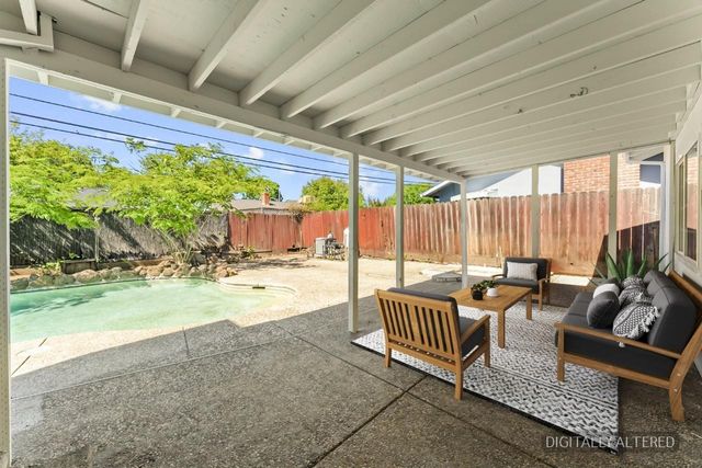 211 E Yorkshire Dr, Stockton, CA 95207