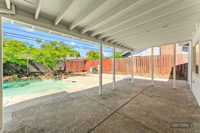 211 E Yorkshire Dr, Stockton, CA 95207
