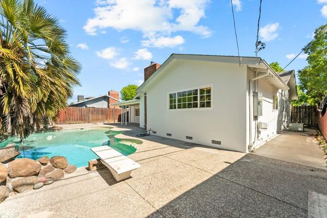 211 E Yorkshire Dr, Stockton, CA 95207