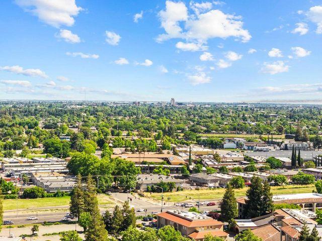 211 E Yorkshire Dr, Stockton, CA 95207