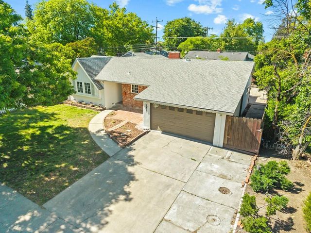 211 E Yorkshire Dr, Stockton, CA 95207