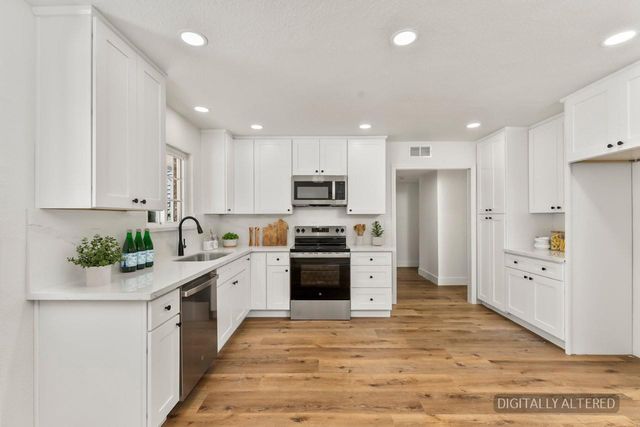 211 E Yorkshire Dr, Stockton, CA 95207