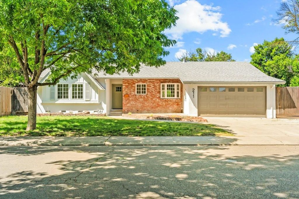 211 E Yorkshire Dr, Stockton, CA 95207