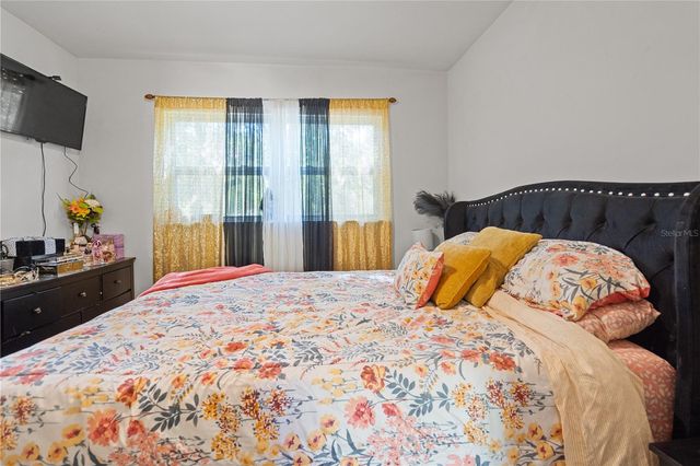 1009 SE 20TH STREET, Gainesville, FL 32641