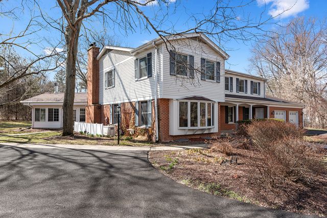 32W050 Cedar Lane, Wayne, IL 60184