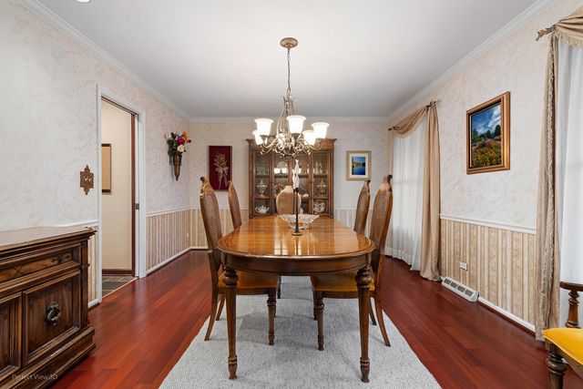 32W050 Cedar Lane, Wayne, IL 60184