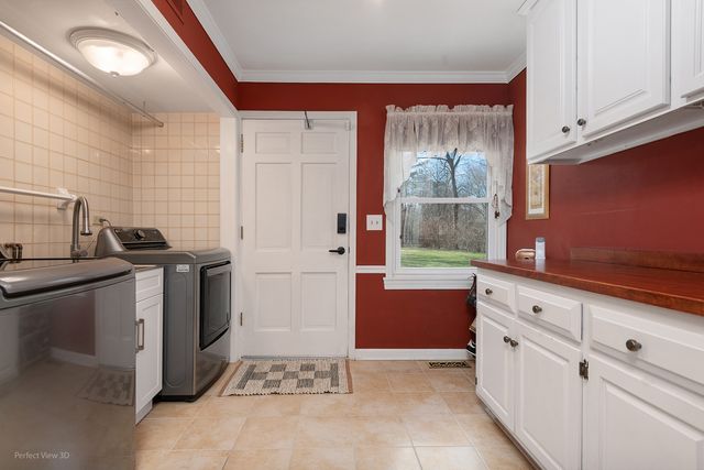 32W050 Cedar Lane, Wayne, IL 60184