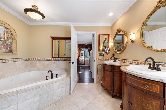 32W050 Cedar Lane, Wayne, IL 60184