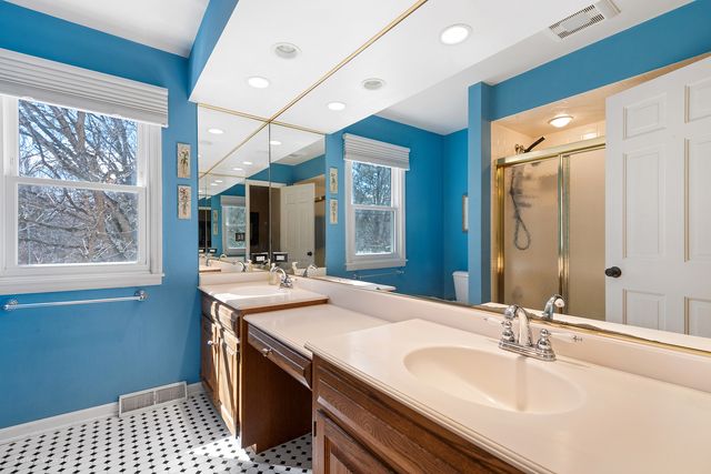 32W050 Cedar Lane, Wayne, IL 60184