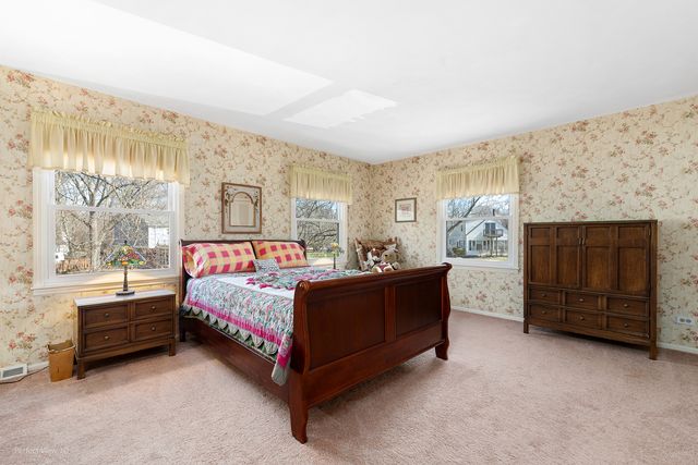 32W050 Cedar Lane, Wayne, IL 60184