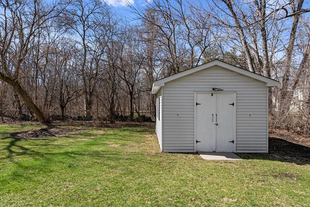 32W050 Cedar Lane, Wayne, IL 60184